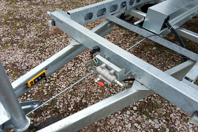 TANATECH Přívěs Eduard 3-straný sklápěč 4018 3500kg, 3 nápravy, Kombi hydraulika