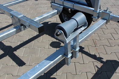 Přívě na lodě Faro Aqua 4,3 750kg rolny - spodní zadní rolna