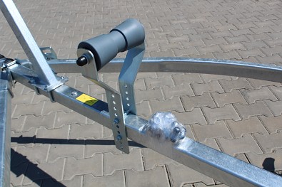Přívě na lodě Faro Aqua 4,3 750kg rolny - spodní přední rolna