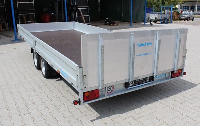 Přívěs UNK AD2100x5000 valník rampa sklopný 3500kg pohled na zadní rampu