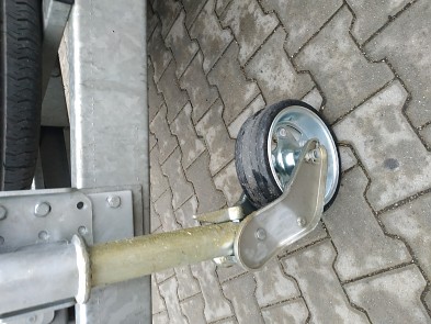 Opěrné kolečko sklopné automat Al-ko 1223638 namontované na oji přívěsu
