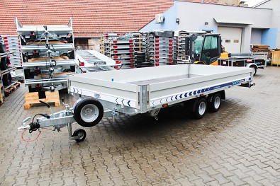 Sklopný valník s krátkými nájezdy Lorries od Tanatech