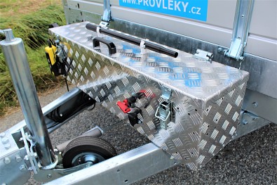 Hliníkový box pro uložení elektrické hydrauliky a autobaterie.