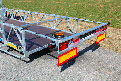 Přívěs UNK 1800x8000mm pro přepravu bazénů 2700kg