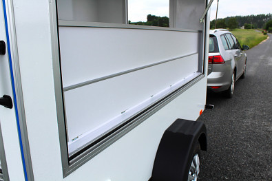 Přívěs stánek TFS 252.01 1300kg - výklopný pult pro zákazníky