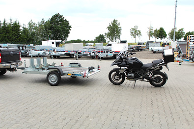 Přívěs Martz ATV ABSENKER 2616 750kg hydr. sklopný, ilustr. foto, přívěs je vybaven pouze 1ks stojanem na moto