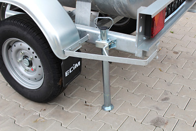 Přívěs ECIM cisternový 1000l 1300kg, výškově stavitelná oje