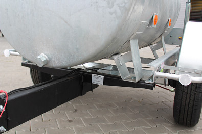Přívěs ECIM cisternový 1000l 1300kg, výškově stavitelná oje