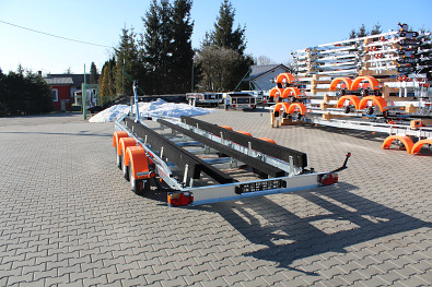 Přívěs na loď Thomas BT-3500L 3500kg kobercové lyžiny