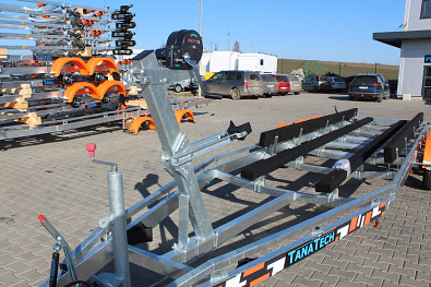 Přívěs na loď Thomas BT-3500L 3500kg kobercové lyžiny