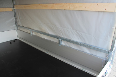 Přívěs Saris MC 255 133 1350kg, čelo otevírací, plachta 150cm