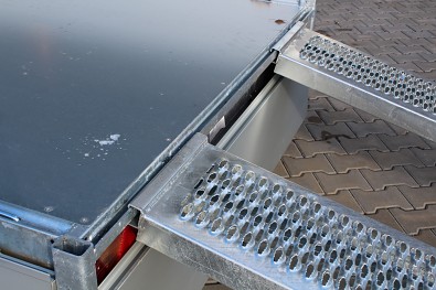TANATECH Přívěs Eduard 2615 1-stranný sklápěč 1500kg kola R13 vč. nájezdů