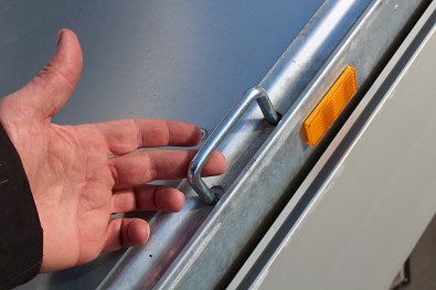 TANATECH Přívěs Eduard 2615 1-stranný sklápěč 1500kg kola R13 vč. nájezdů