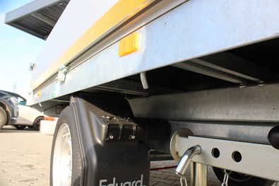 TANATECH Přívěs Eduard 2615 1-stranný sklápěč 1500kg kola R13 vč. nájezdů