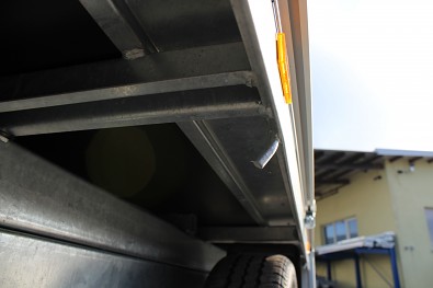 TANATECH Přívěs Eduard 2615 1-stranný sklápěč 1500kg kola R13 vč. nájezdů