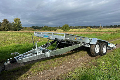 TANATECH Přepravník aut a bagrů Lider 4,5x1,9 3500kg hydr. sklopný