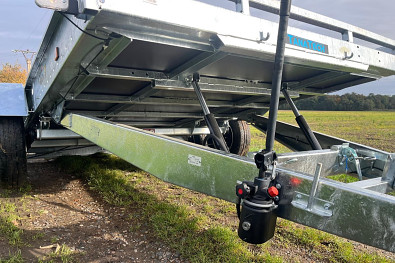 TANATECH Přepravník aut a bagrů Lider 4,5x1,9 3500kg hydr. sklopný