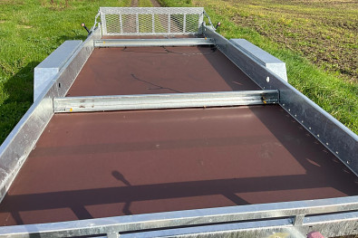 TANATECH Přepravník aut a bagrů Lider 4,5x1,9 3500kg hydr. sklopný