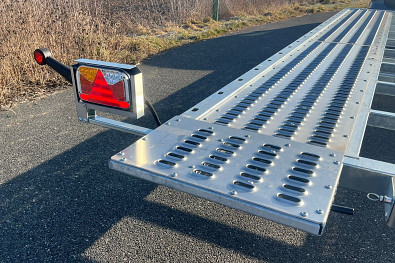 TANATECH Přívěs Lorries PLI35-5021 3500kg sklopný autopřepravník