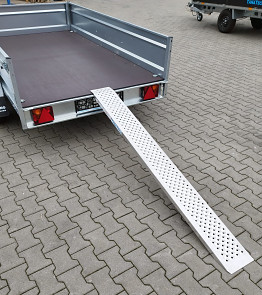 Nájezd alu rovný 2000x200mm nosnost 200kg/ks pro snadné najíždění traktůrku , sekačky , čtyřkolky a podobná kolová vozidla