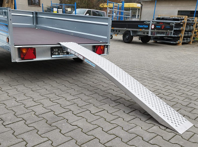 Nájezd alu prohnutý 250x26cm nosnost 500kg/ks  pro lehčí nájezd lehký , masivní , pevný , bezpeěný