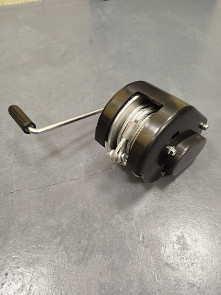 Ruční naviják 2950kg lano 10mX6,35mm s hákem automatická brzda kvalitní naviják