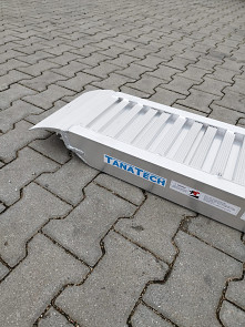 Nájezd hliníkový Heavy Duty 300x30cm, nosnost 1650kg/ks TANATECH vysoký profil pro lepší pevnost a životnost nájezdu