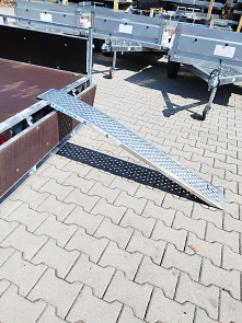 Nájezd alu prohnutý 150x20cm nosnost 200kg/ks na přívěsu