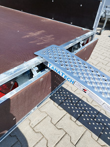 Nájezd alu prohnutý 150x20cm nosnost 200kg/ks uchycení na ložnou plochu