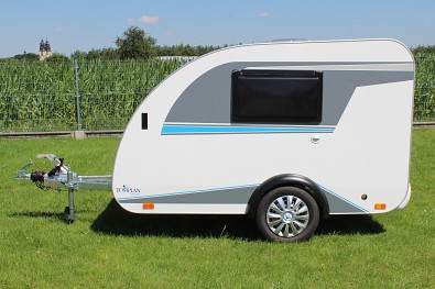 Minikaravan Tomplan do 750kg pro dvě osoby