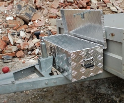 Aluminium Box 760x320x245mm mit Schloss