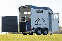 Přívěs na koně Cheval Liberté Touring Jumping 2600kg ALU se sedlovnou