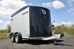 Skříňový přívěs Debon Roadster 500 ALU 2000kg vč. dveří
