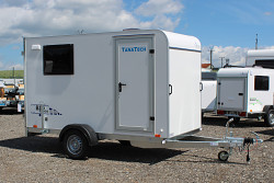 Skříňový přívěs Tomplan TFS 320.00 1300kg , okno, dveře 320x150x180cm