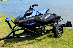 Přívěs pro lodě Faro AQUA TOP 5,2m 750kg Alu kola, černý rám
